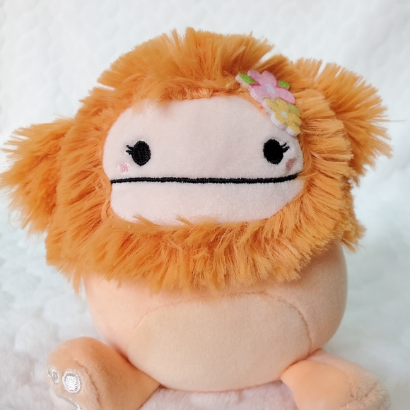 Shasta Squishmallows 5 Inch BNWT Light Orange Bigfoot with Flower Pin - Picture 6 of 7